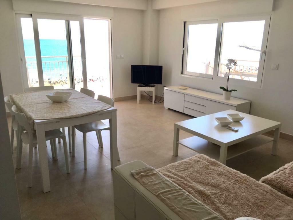 Esplendido Frente Al Mar - Beautiful Seafront Apartment Playa de Gandia